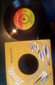 45 RPM SINGLE PLAK VINYL: Orhan Gencebay - Vicdan Azabı / Ümitsiz Aşk -