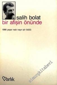 Bir Afişin Önünde -