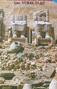 Nemrud Dağı'nın Zirvesinde Tanrıların Tahtları CİLTLİ -        1999