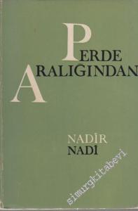 Perde Aralığından -