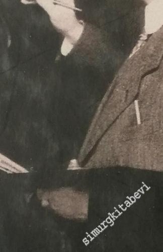 Hanedandan Bir Ressam: Abdülmecid Efendi -        2004