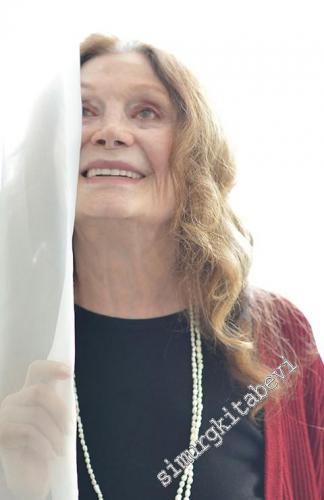 Tiyatro Benim Hayatım: Yıldız Kenter'in Hayat Hikâyesi -        2022